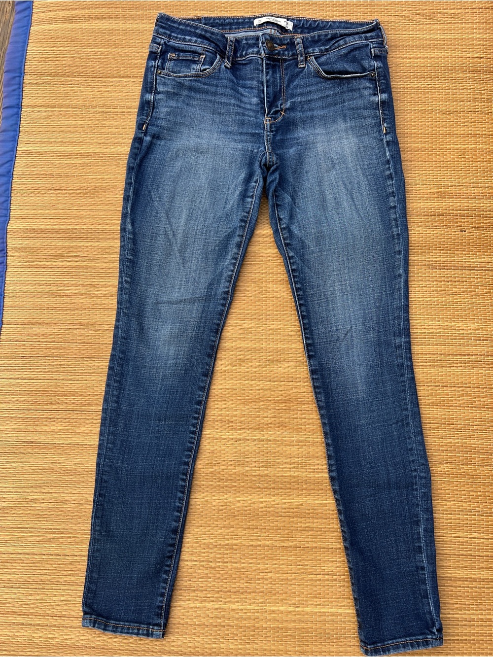 Abercrombie & Fitch low rise straight leg jeans in navy blue, size 26, 2S